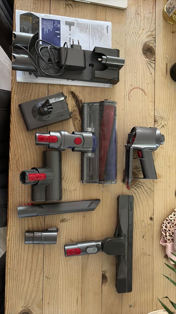 Dyson steelstofzuiger v8 parquet, Witgoed en Apparatuur, Stofzuigers, Steelstofzuiger, Dyson, Draadloos, Geschikt voor harde vloeren