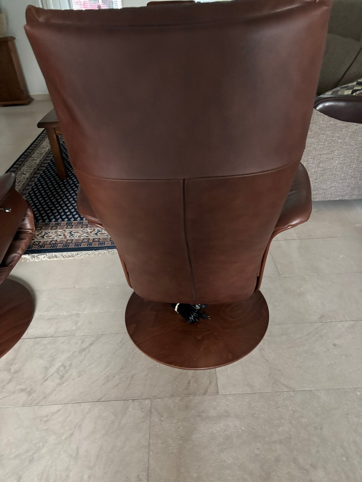 Twee leren fauteuils met houten onderstel - Bruin, Ophalen, Gebruikt, Bruin, Hout