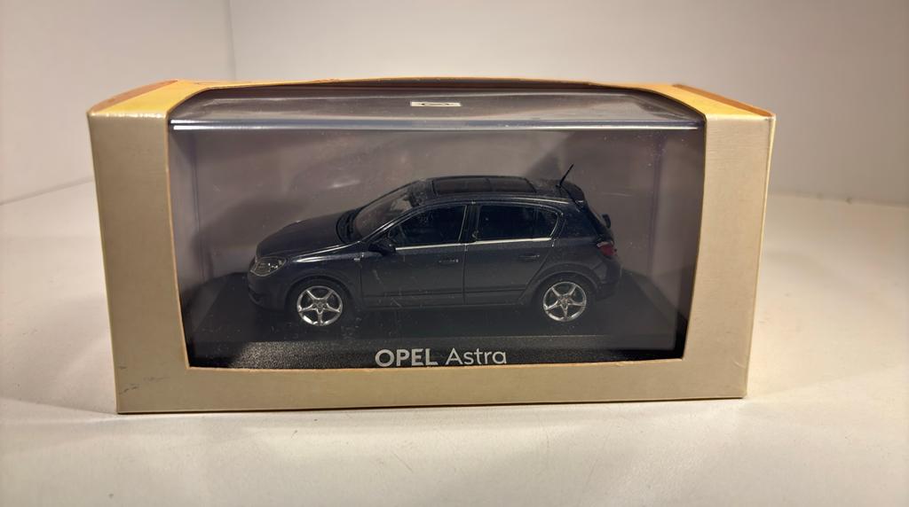 Opel astra minichamps 1.43, Hobby en Vrije tijd, Modelauto's | 1:43, Auto, Ophalen of Verzenden, MiniChamps, A