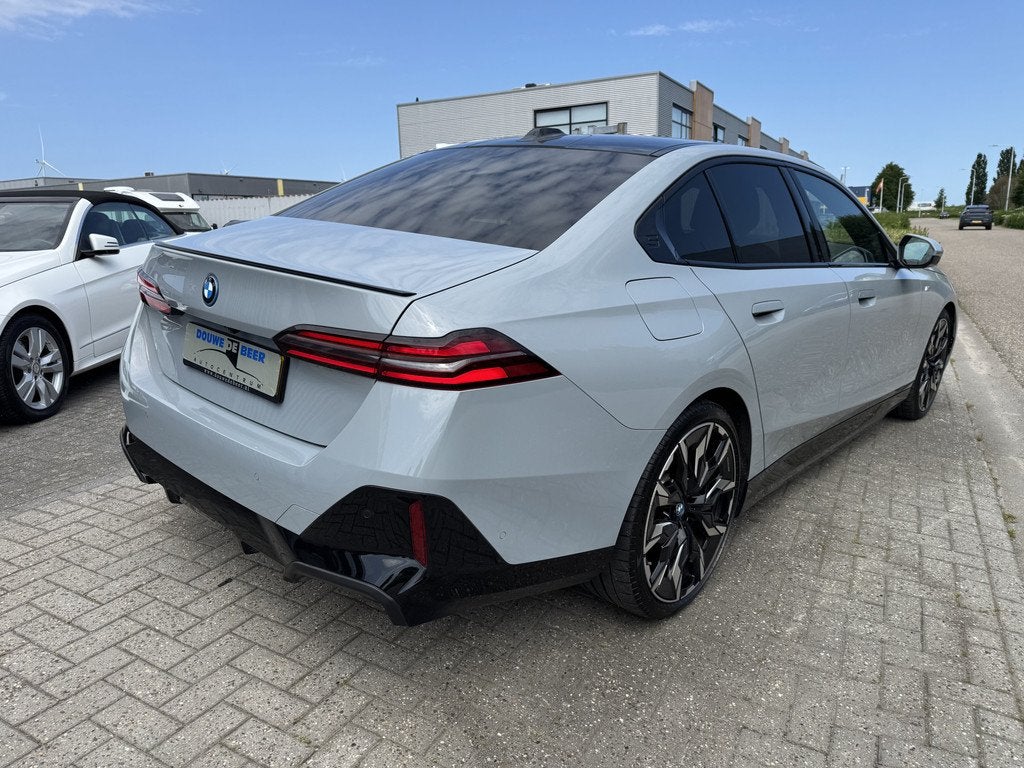 BMW 5 Serie 530e M Sport Pro NEW Model Brooklyn grijs ! pano, Automaat, Achterwielaandrijving, Gebruikt, Zwart