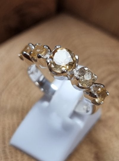 Prachtige echt zilveren ring, met Citrien. Maat 19, 19 tot 20, Nieuw, Ophalen of Verzenden, Dame
