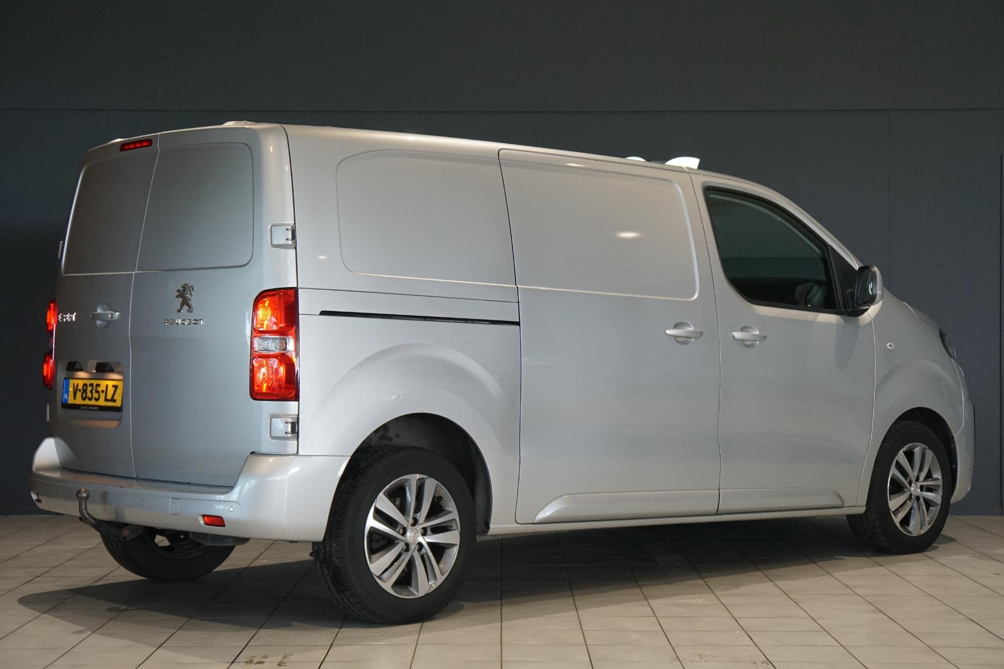 Peugeot Expert 231S 2.0 BlueHDI 120 Premium Pack + TREKHAAK, Voorwielaandrijving, Gebruikt, Euro 6, 4 cilinders