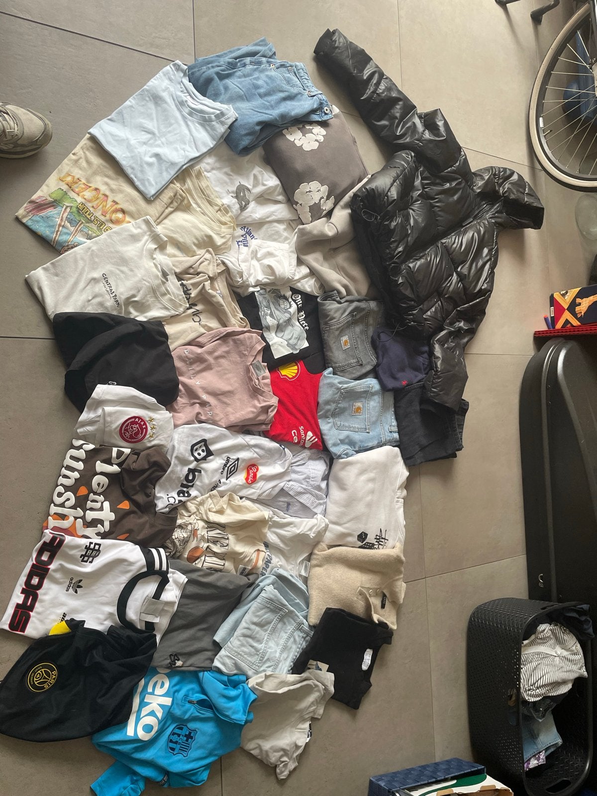 Grote kleding- en collectible opruiming: Carhartt, Nike, Leg, Ophalen, Gebruikt