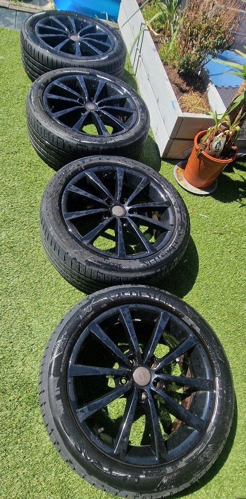 Zwarte 17” lichtmetalen velgen met banden, Auto-onderdelen, Banden en Velgen, Ophalen, Banden en Velgen, 17 inch, All Season