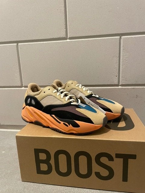 Yeezy 700 Enflame - Maat EU 42 nieuw, Overige kleuren, Nieuw, Ophalen of Verzenden, Sneakers of Gympen
