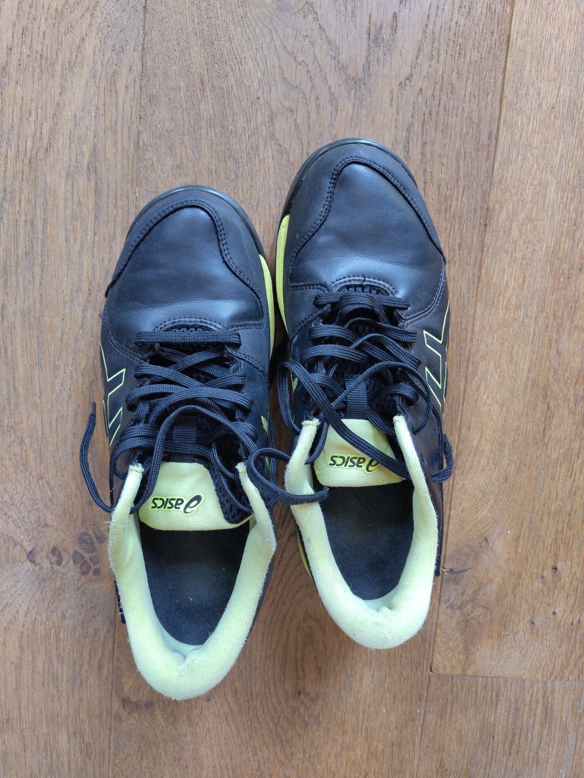 Asics korfbal/hockeyschoenen, maat 40, zwart/geel, Ophalen of Verzenden, Gebruikt