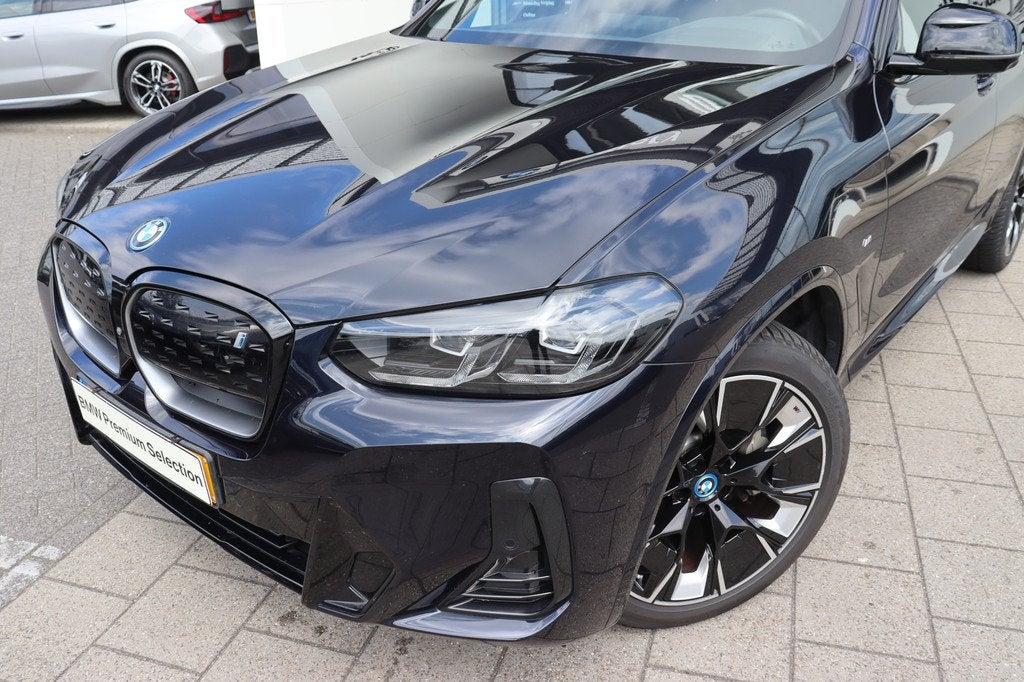 BMW iX3 High Executive / Trekhaak / Sportstoelen / Comfort A, Auto's, BMW, Achterwielaandrijving, Gebruikt, 750 kg, Zwart