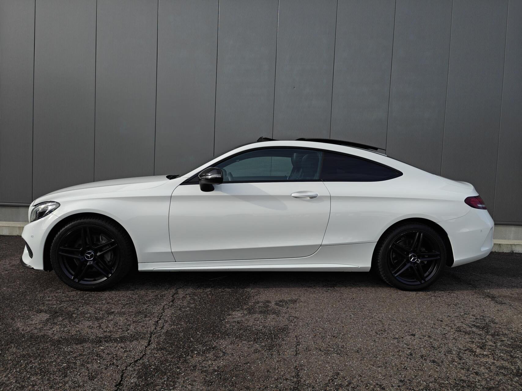 Mercedes-Benz C-Klasse Coupé |AMG|Panoramadak|Achteruitrijc, Auto's, Automaat, Achterwielaandrijving, Euro 6, 4 stoelen
