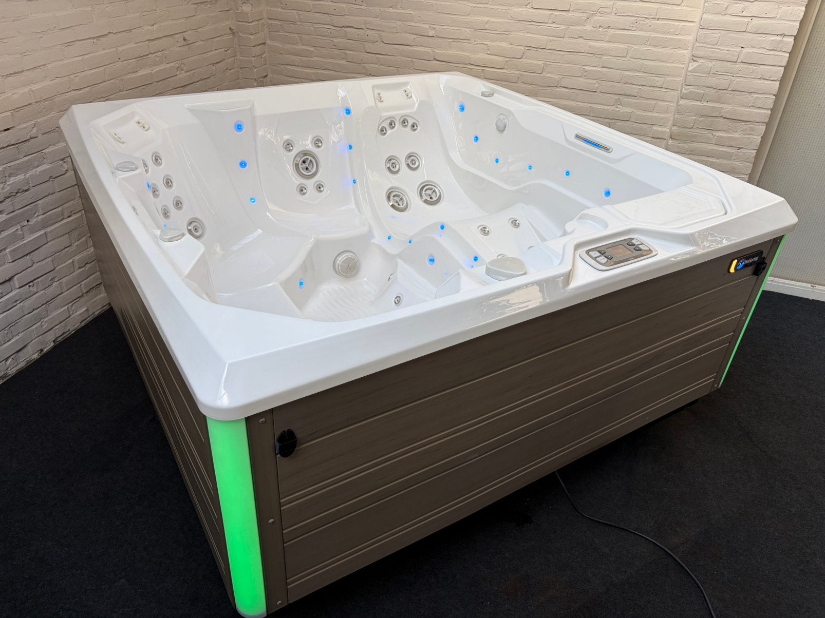 Foto 4 van Hotspring Flair