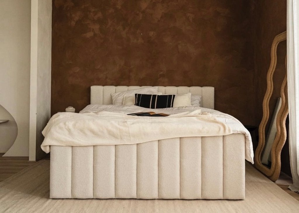 Teddy boxspring showroommodel met voetenbord beige 180x200, Beige, Modern, trendy en tijdloos, Ophalen of Verzenden, 180 cm