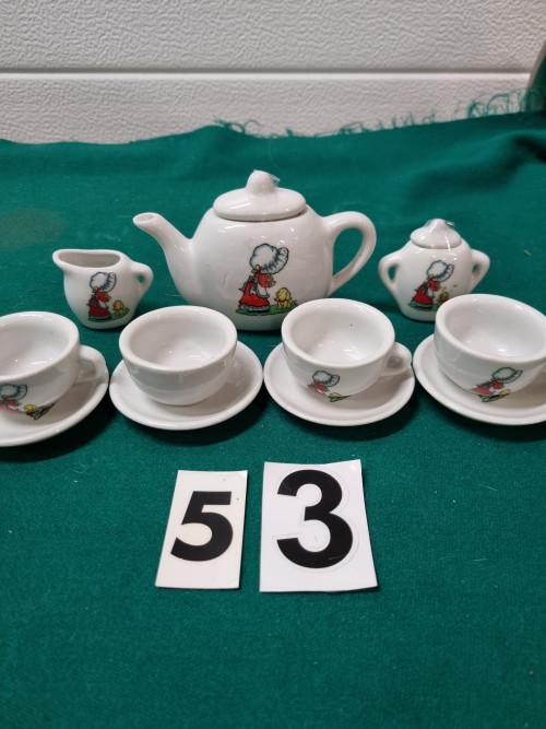 mini servies meisje met hond, Antiek en Kunst, Ophalen of Verzenden