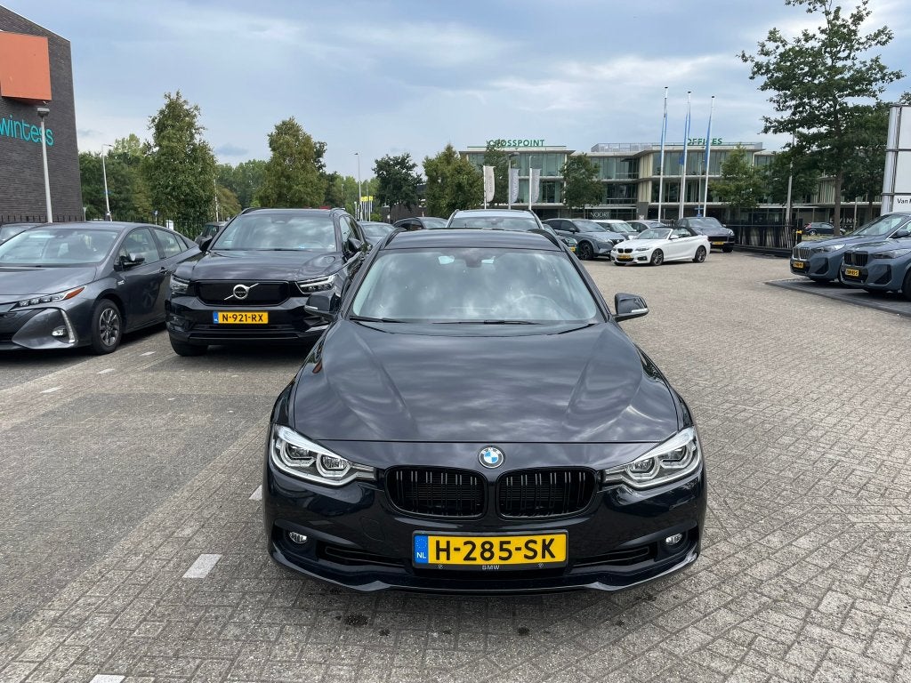 BMW 3-Serie F30 - 2018 - Zwart - Camera - Zeer goede staat!, Auto's, Automaat, Bi-Xenon koplampen, 1465 kg, Zwart