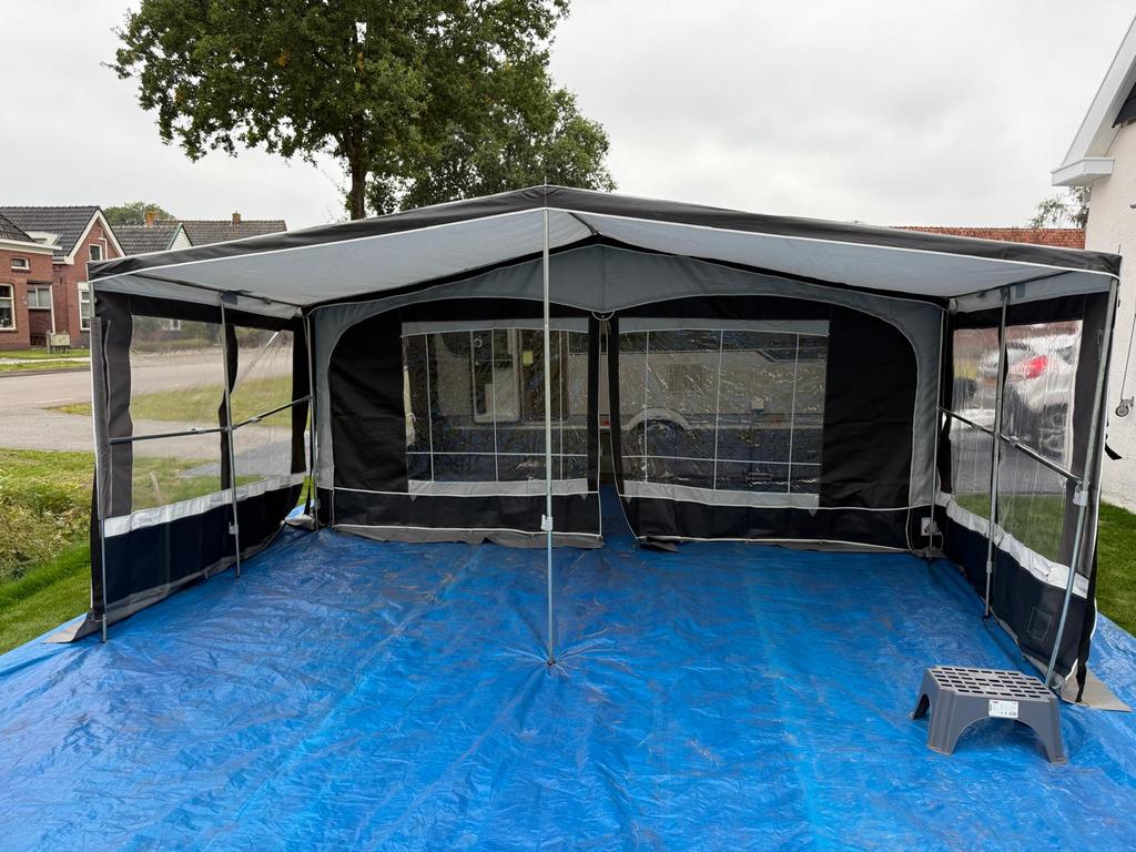 Dorema voortent met luifel Garda 300 XL maat 12, Ophalen, Zo goed als nieuw, Tot en met 4