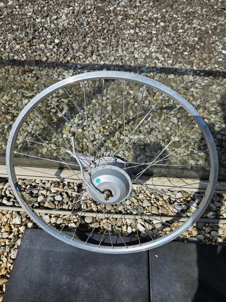 Elektrisch Gazelle voorwiel met motor, 9-pins, Zo goed als nieuw, Motor, Shimano, Ophalen