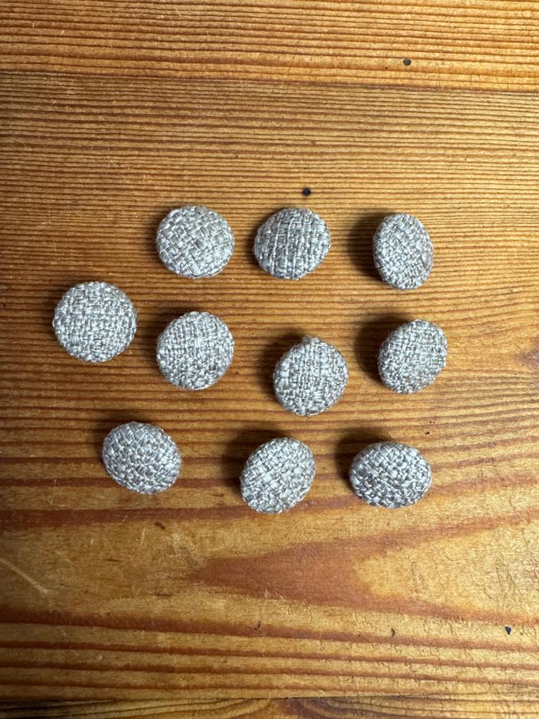 Set van 10 stoffen knopen, grijs, 15mm, Kleding | Dames, Overige Dameskleding, Zo goed als nieuw, Ophalen of Verzenden