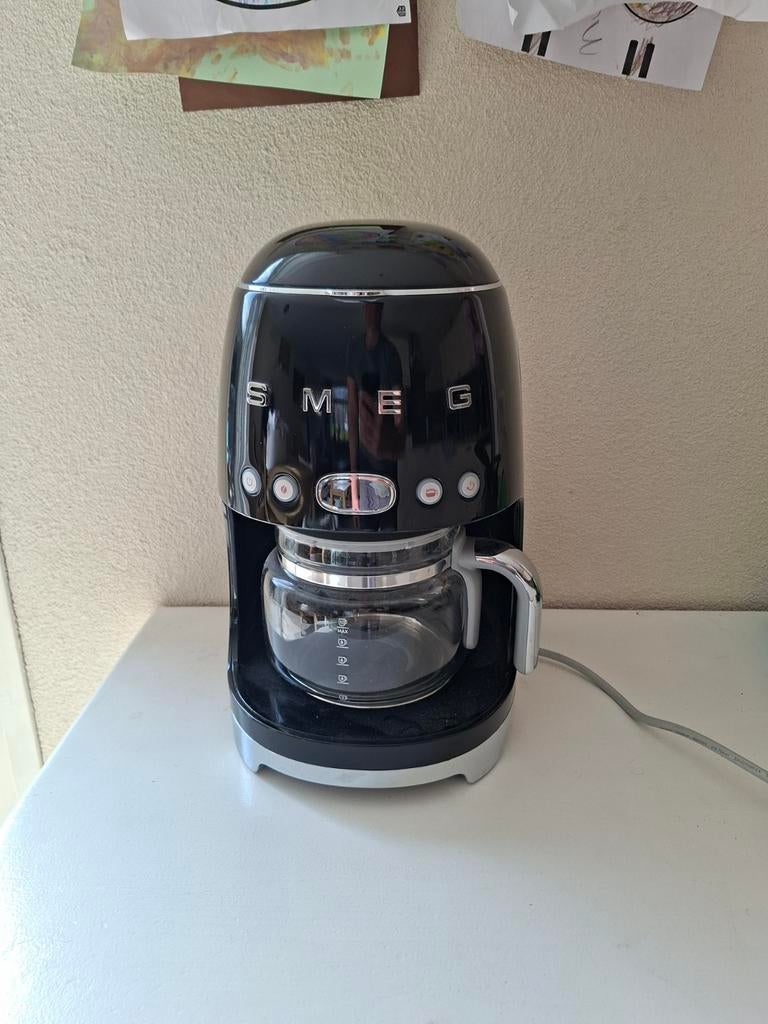 SMEG Koffiezetapparaat DCF02BLEU - Gebruikersschade deksel, Witgoed en Apparatuur, Koffiezetapparaten, Gebruikt, 10 kopjes of meer