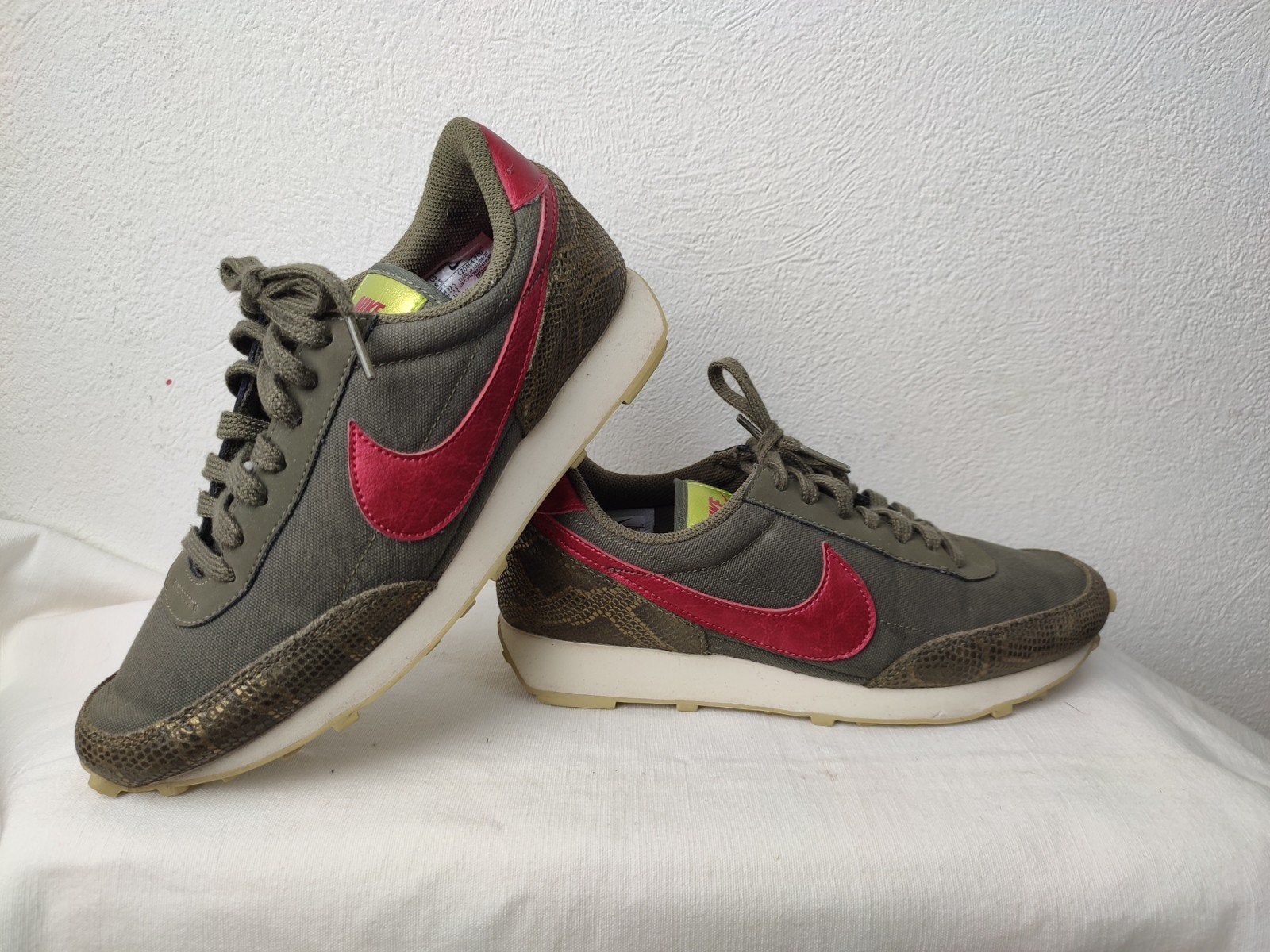 Nike Daybreak Sneakers - Maat 37.5 - Groen/Rood, Nike, Ophalen of Verzenden, Gedragen, Sneakers of Gympen