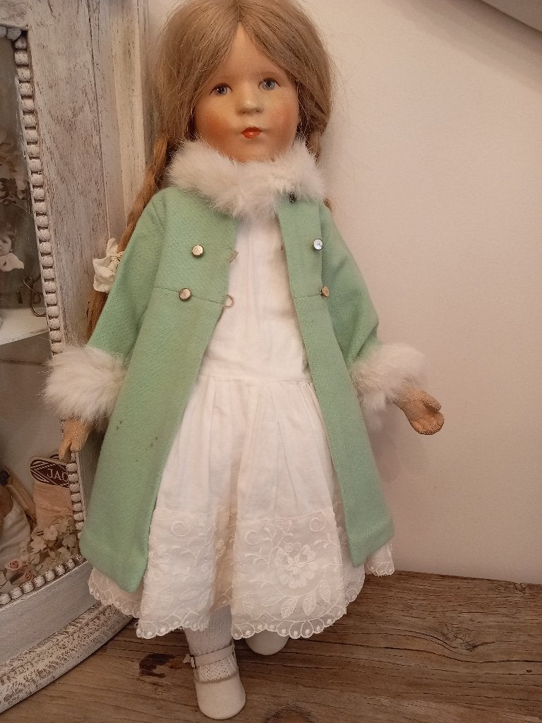 Antiek poppen jasje met jurkje. uit Frankrijk., Verzamelen, Poppen, Ophalen of Verzenden, Zo goed als nieuw, Kleertjes