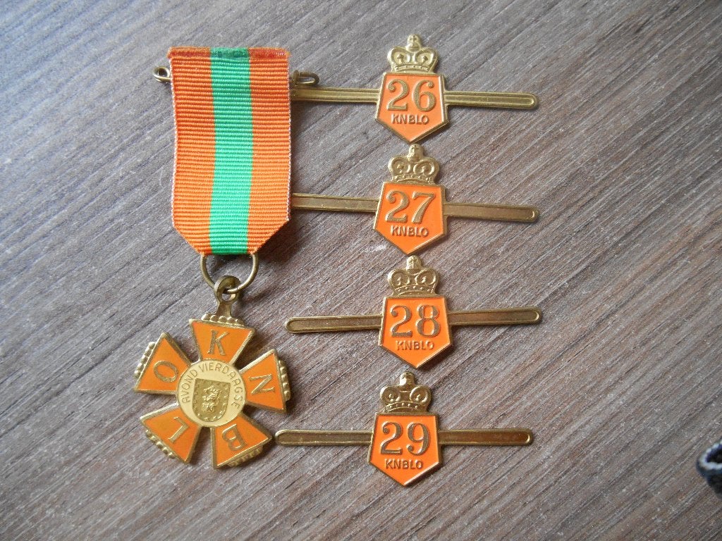Avondvierdaagse medaille 25 met cijfers 26 t/m 29 KNBLO, Ophalen of Verzenden, Overige materialen, Nederland