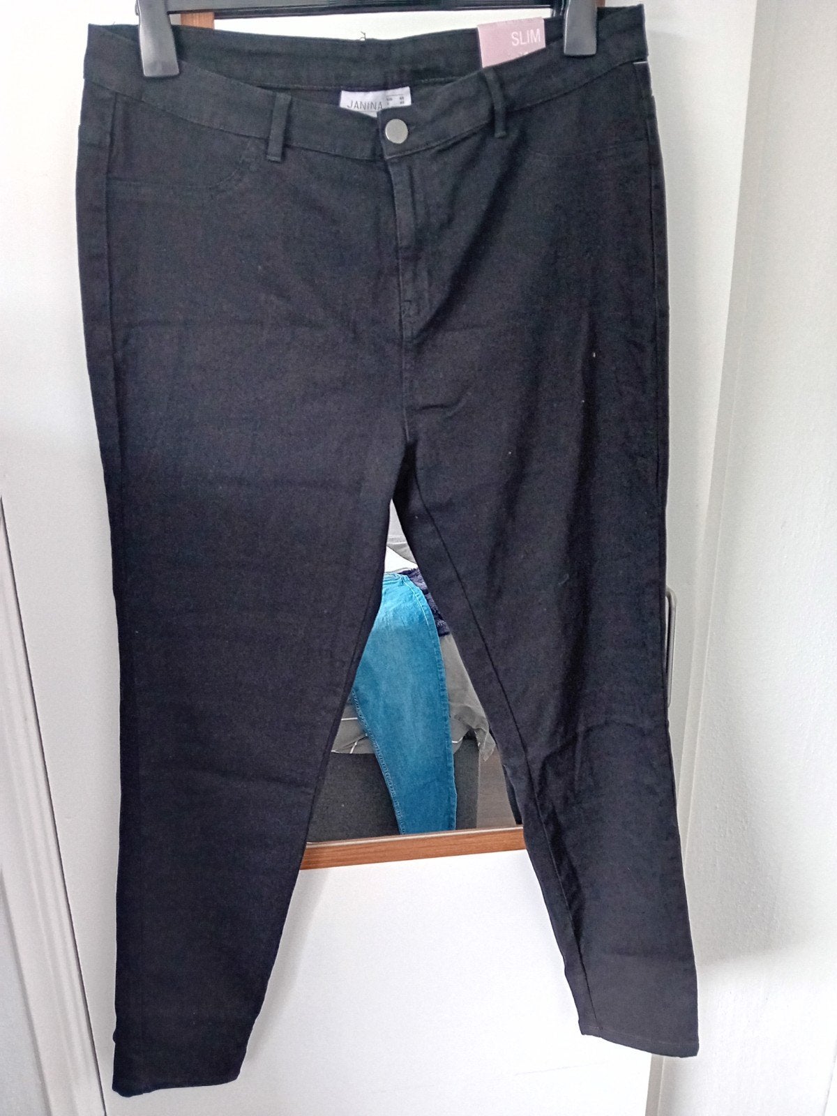 Janina Slim Zwarte Broek - Maat 46, Zwart, Maat 46/48 (XL) of groter, Nieuw, Ophalen of Verzenden