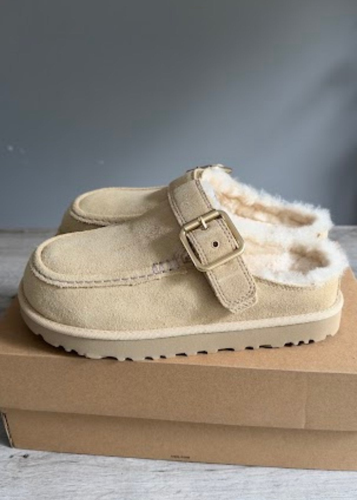 UGG Goldenstar Evelina Clog Sand Castle – Maat 37 Nieuw, Kleding | Dames, Verzenden, Nieuw, Instappers, Beige