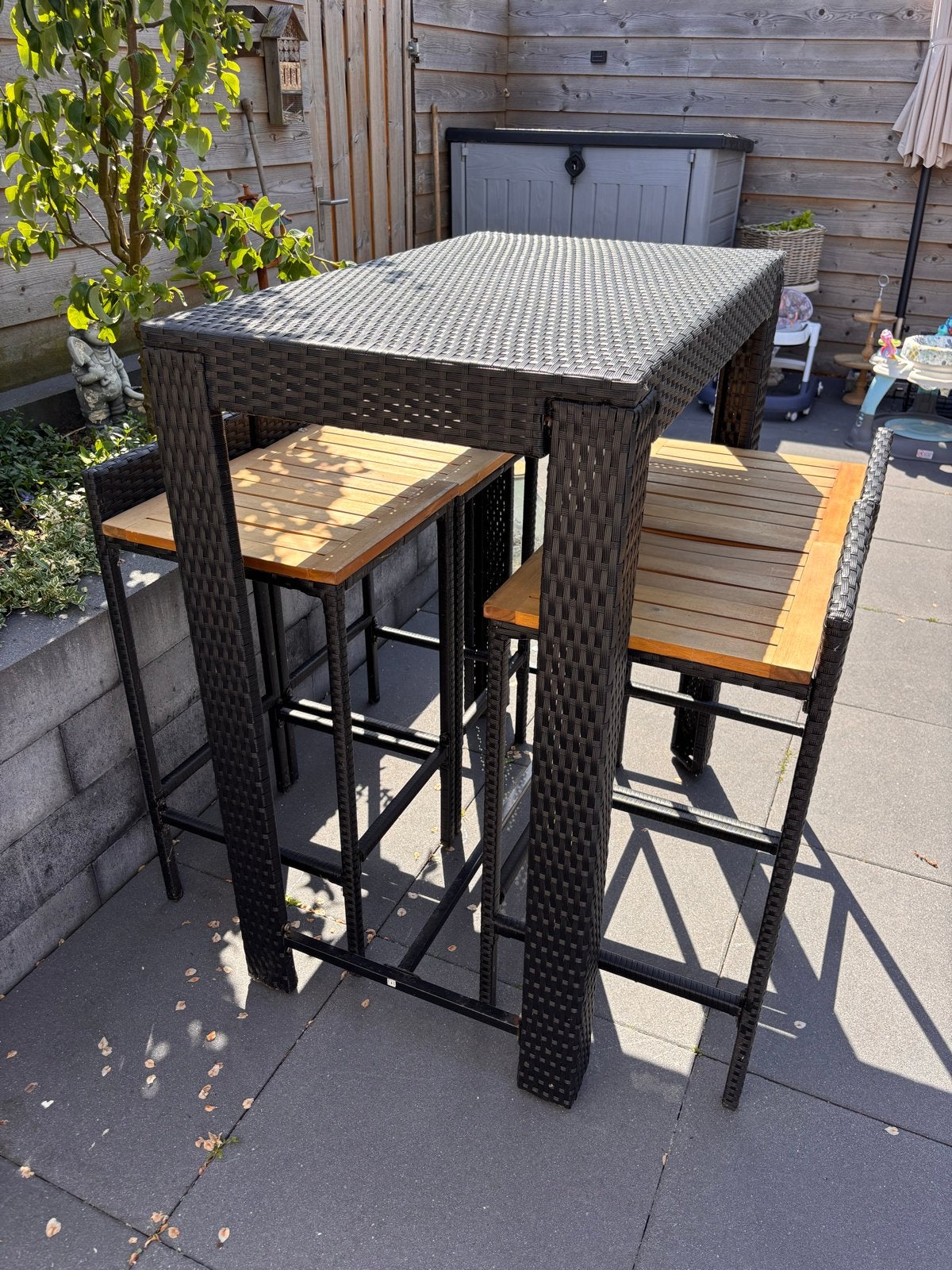 Buiten bartafel met 2 barkrukken - Wicker en Hout, Ophalen, Gebruikt, Rechthoekig, Wicker