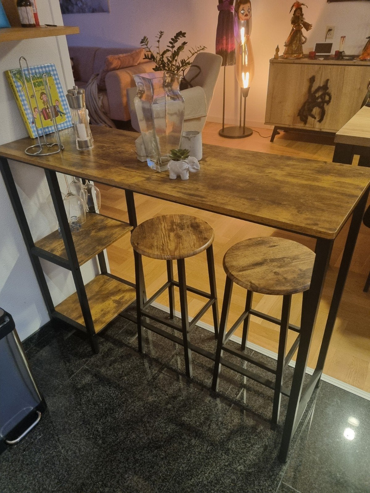 bar met 2 krukken, Ophalen, Zo goed als nieuw