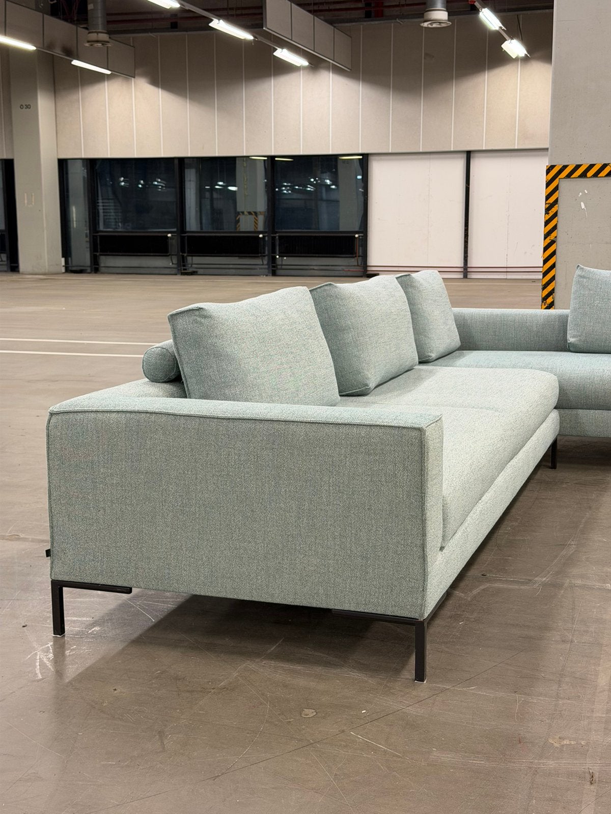 Design on Stock Aikon Lounge | Milton | NIEUWSTAAT, Metaal, Hoekbank, 300 cm of meer, Ophalen of Verzenden