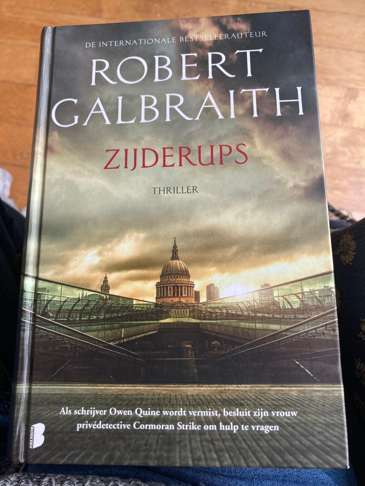 Robert Galbraith -Zijderups - hard cover- Thriller, Ophalen of Verzenden, Gelezen, Nederland