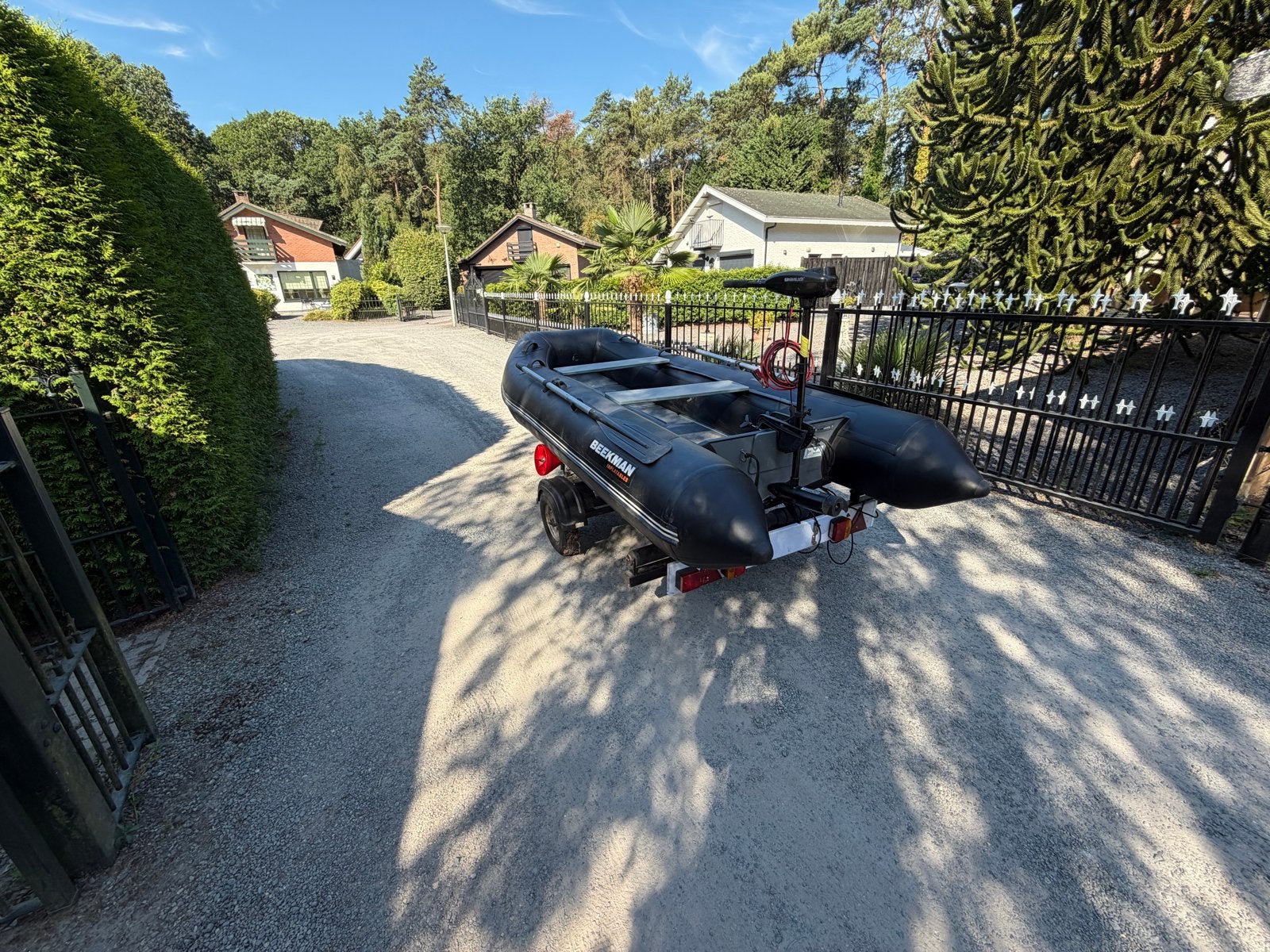 Beekman 330 rubberboot met trailer, Watersport en Boten, Rubberboten, Aluminium, Inclusief motor, Elektrisch, Zo goed als nieuw
