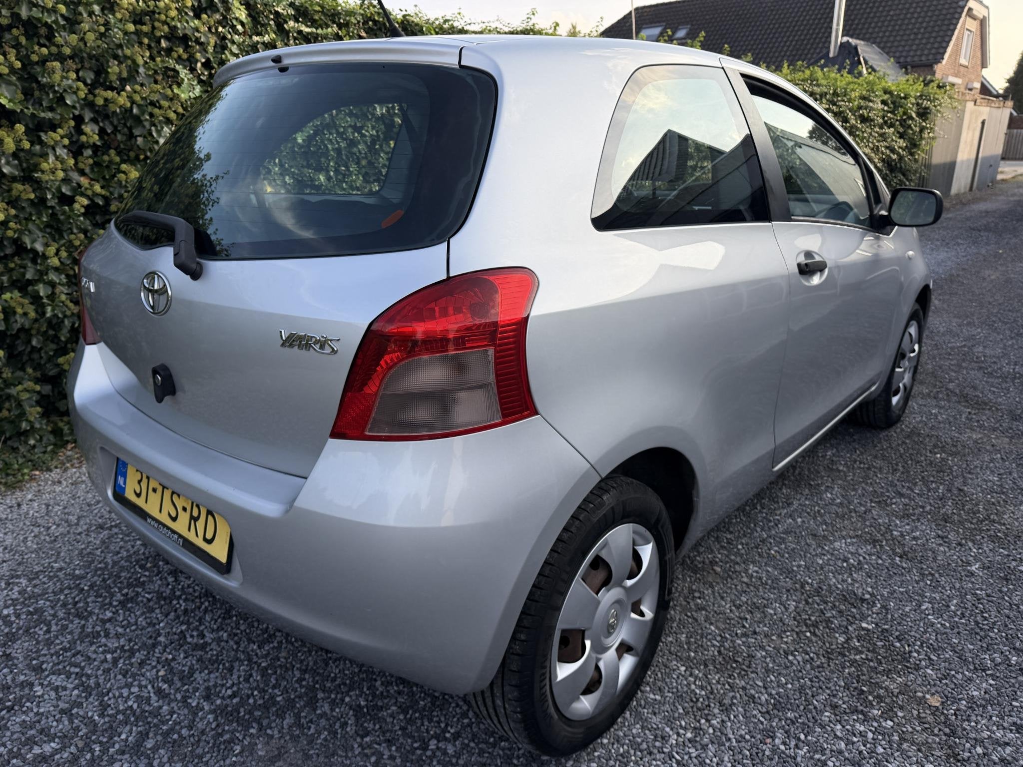 Toyota Yaris 1.0 VVTi Terra | Elekt. Ramen | Radio / CD | St, Voorwielaandrijving, 750 kg, Origineel Nederlands, Bedrijf
