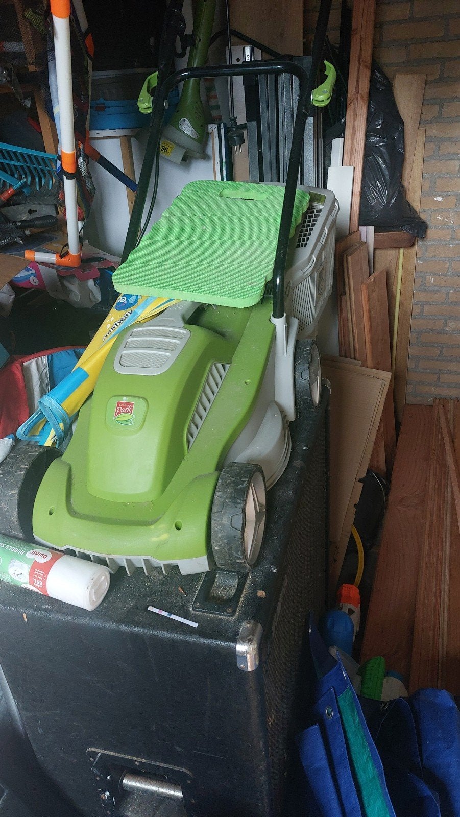 Elektrische grasmaaier en trimmer, vecuteer Hark, en meer..., Tuin en Terras, Ophalen, Cirkelmaaier, Gebruikt, Central Park