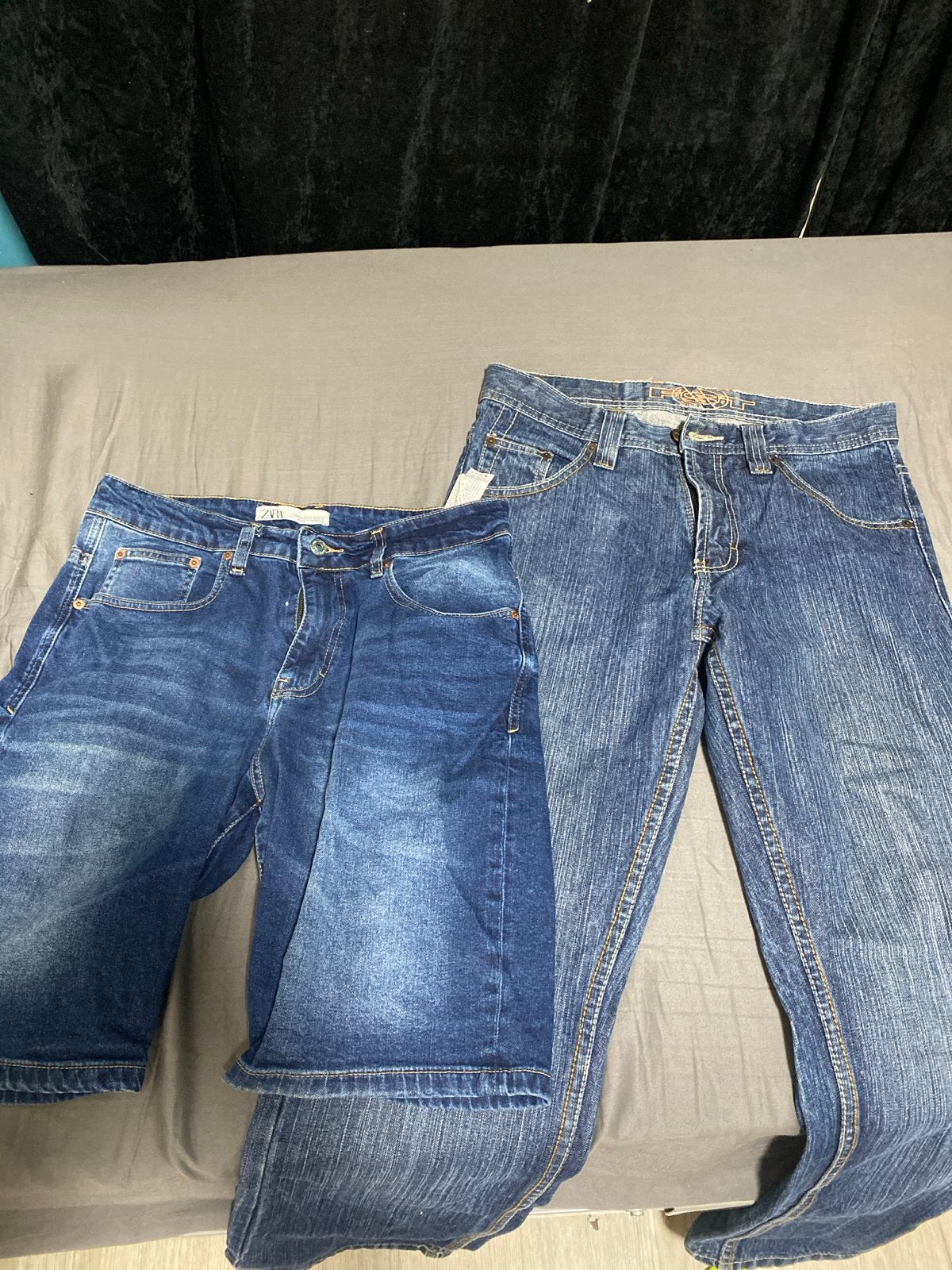 Twee blauwe jeans: een korte en een lange broek, Kleding | Dames, Ophalen of Verzenden, Gedragen, Blauw, Overige jeansmaten