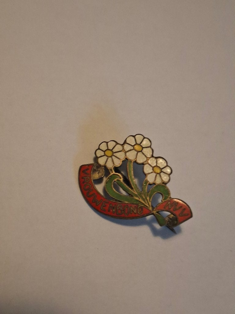 Speld broche vrouwenbond NVV, Verzamelen, Ophalen of Verzenden, Overige onderwerpen
