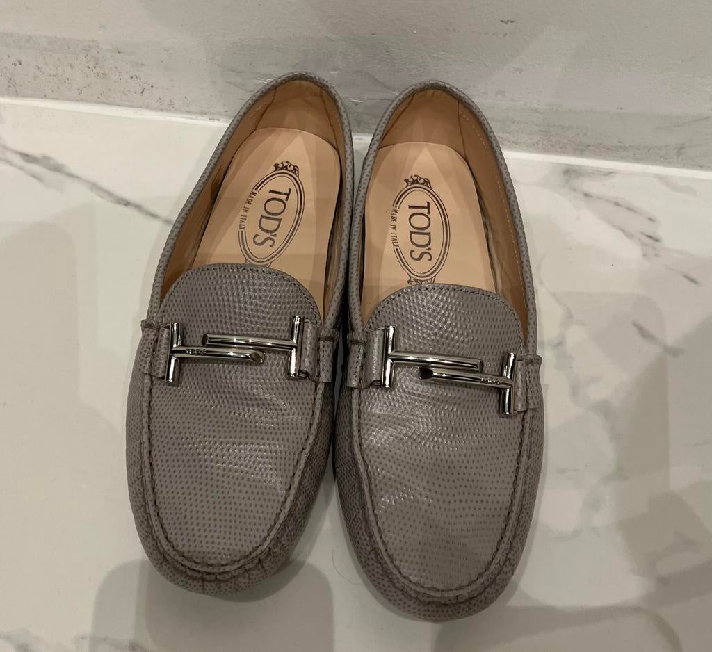TODs leather driving shoes in grey., Ophalen of Verzenden, Zo goed als nieuw, Espadrilles of Moccasins, Grijs