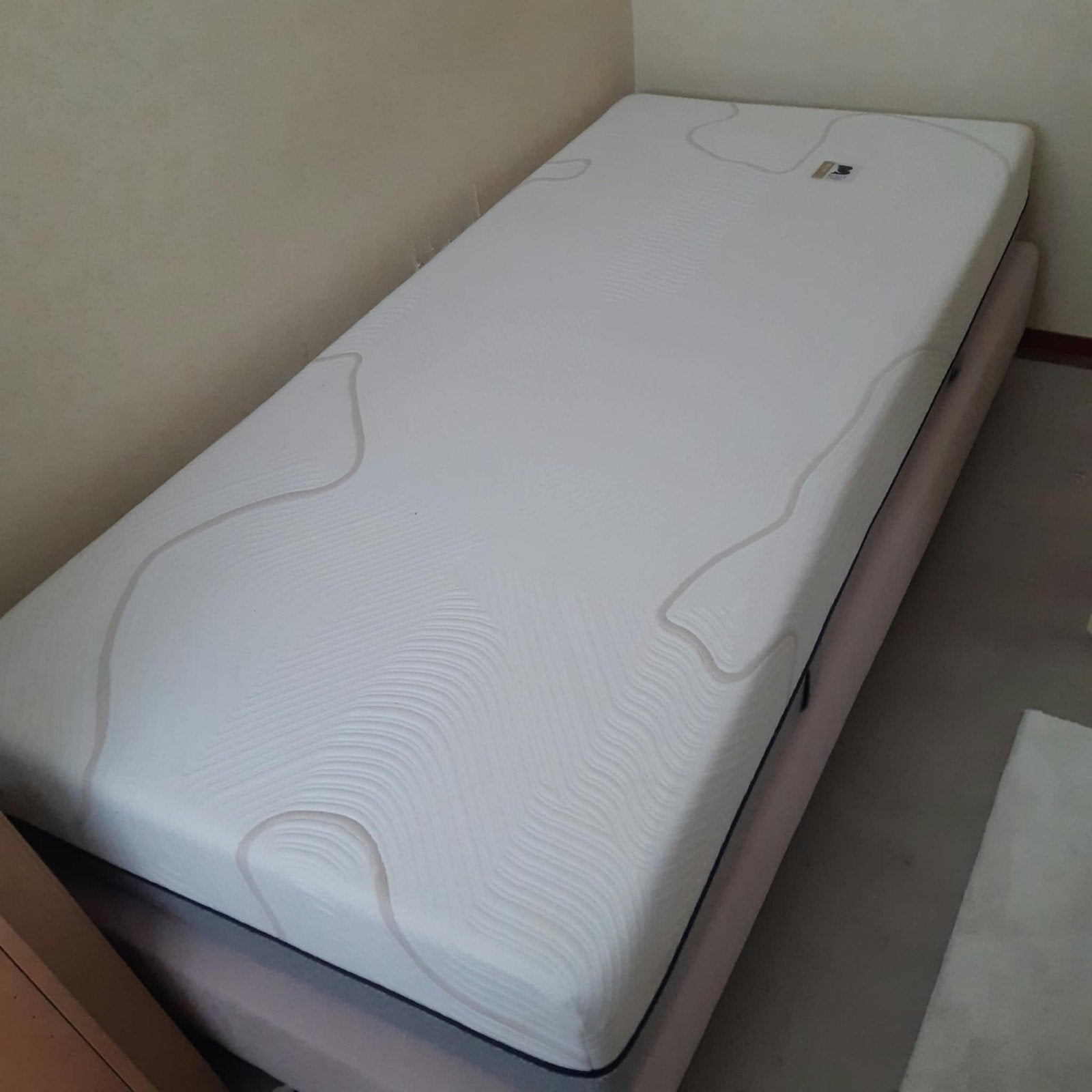B Bright boxspring Pale Pink met matras Gold 300, Ophalen, Zo goed als nieuw, Eenpersoons, 90 cm