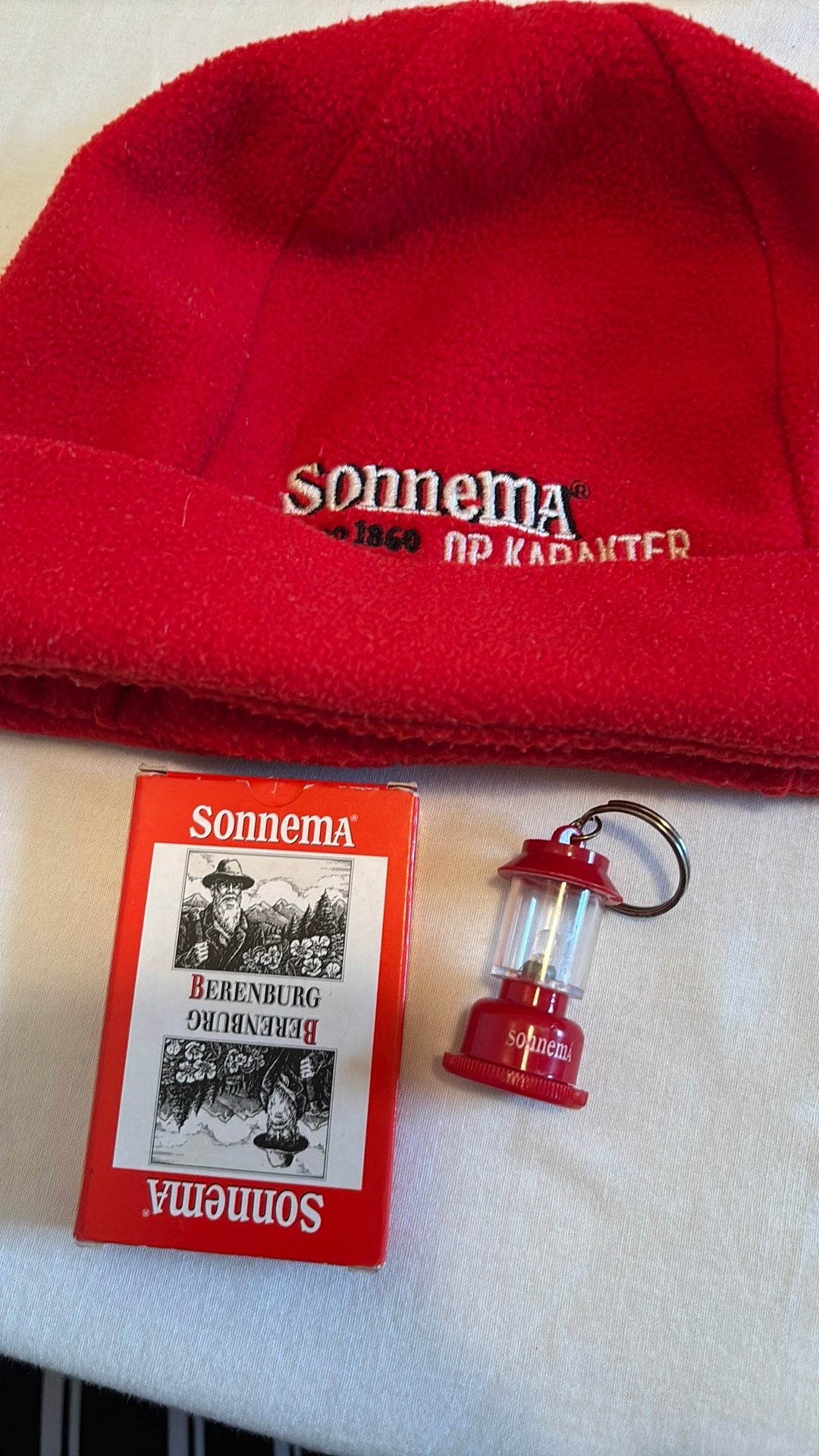 Sonnema Berenburg muts, kaartspel en sleutelhanger, Ophalen of Verzenden, Zo goed als nieuw, Speelkaart(en)