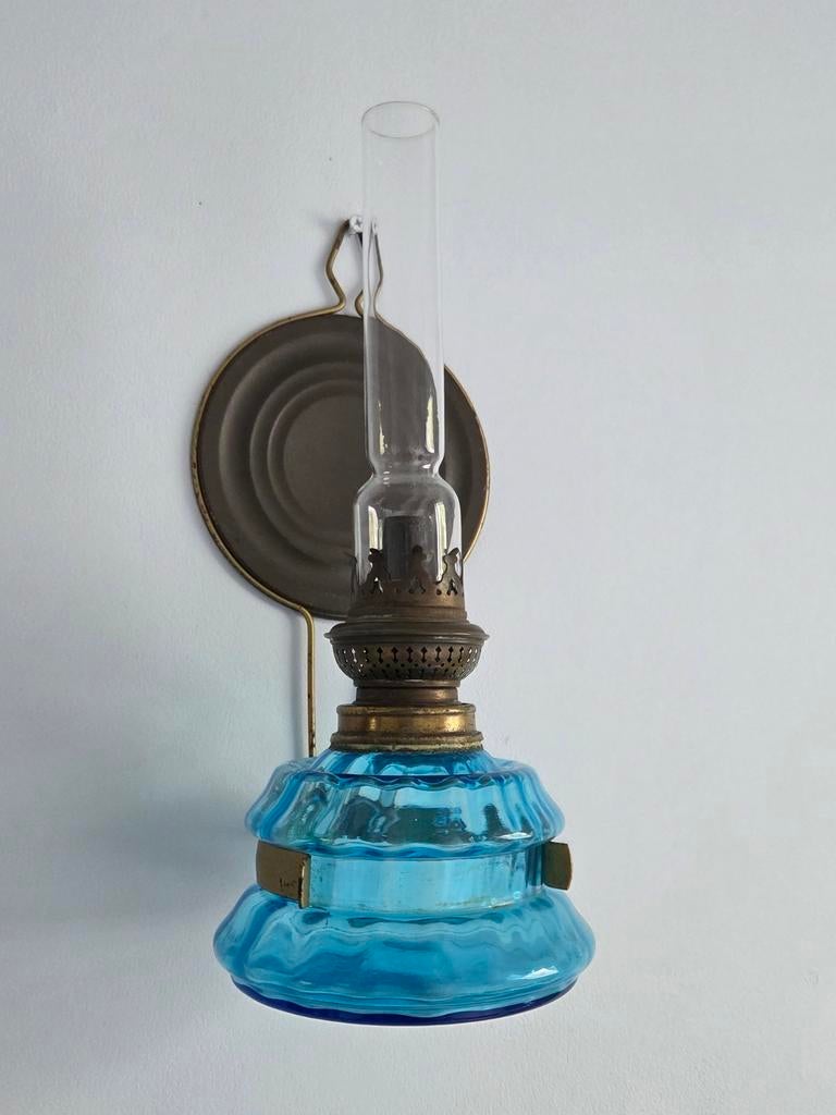 Oude olielamp - lantaarn blauw glas, Ophalen of Verzenden