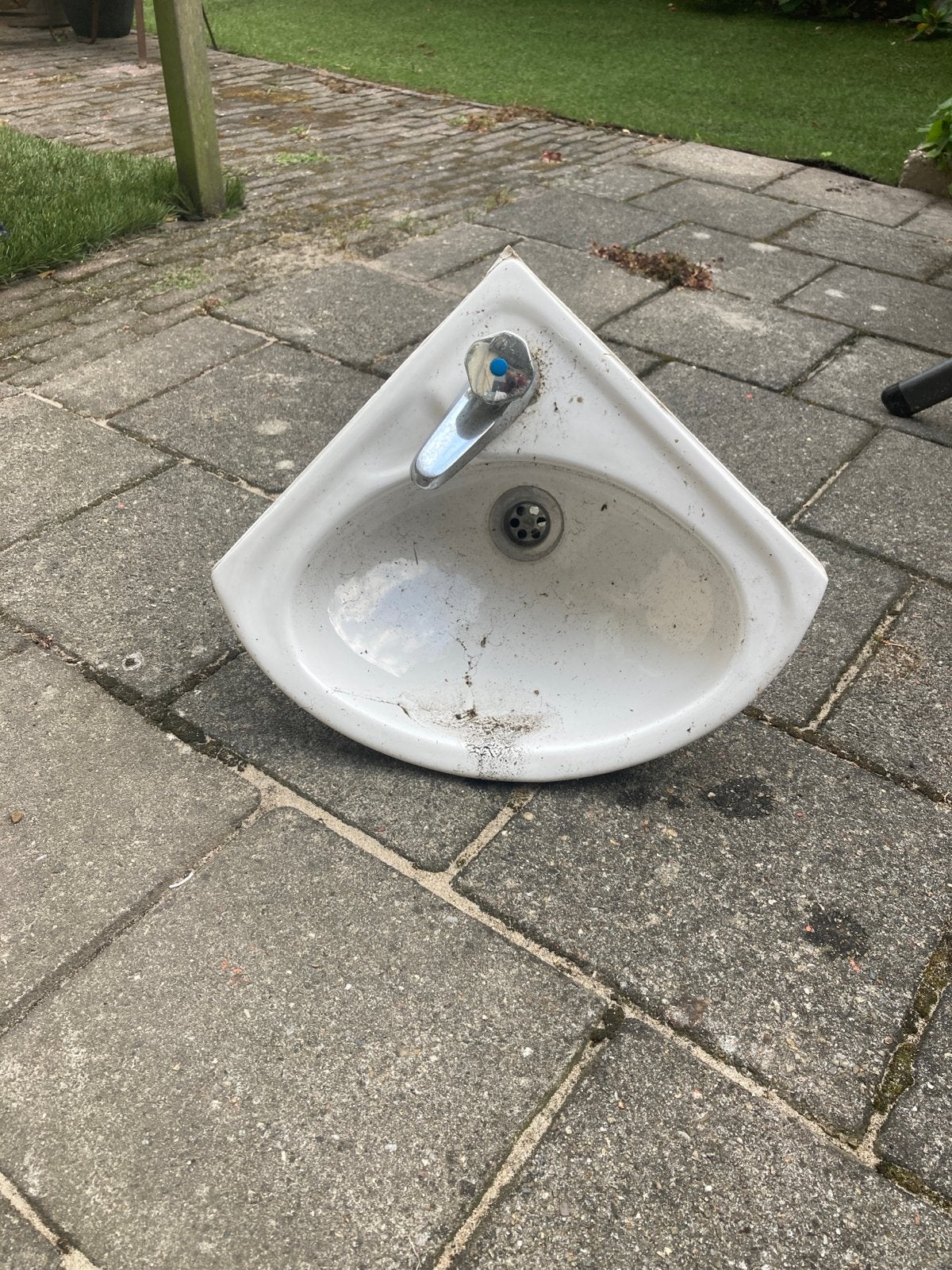 Hoekwastafel met kraan, Doe-het-zelf en Verbouw, Ophalen, Zo goed als nieuw, Chroom, Wastafel