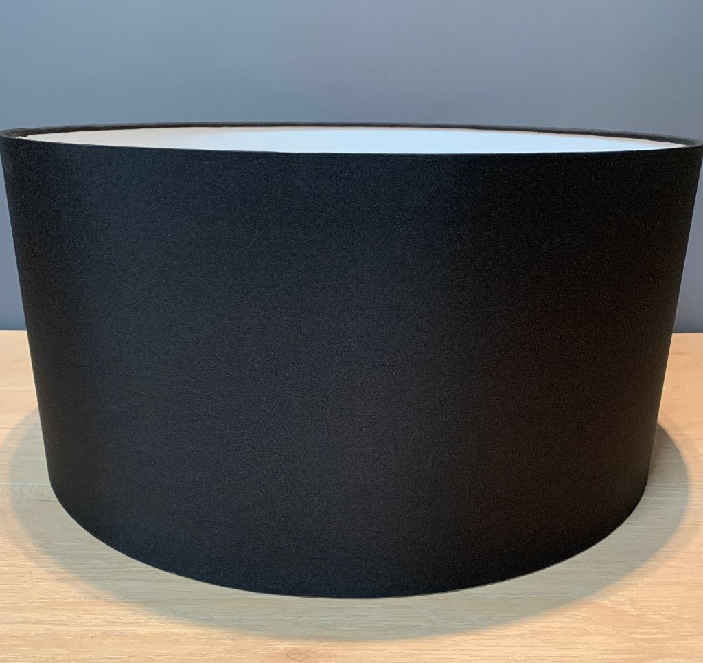 Nieuwe lampenkap StudioPieter zwart twv € 129,00!