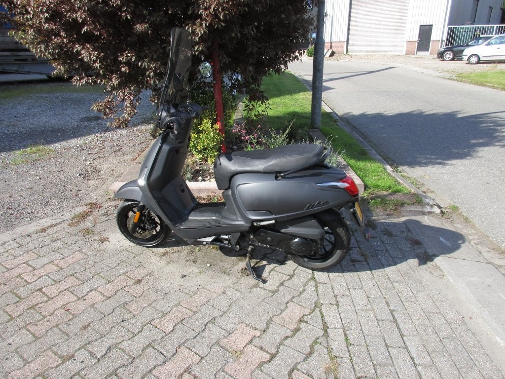 Kymco brom new like  hele nette scooter uit 2021, Fietsen en Brommers, Kymco, Maximaal 45 km/u, Onbekend, Ophalen of Verzenden