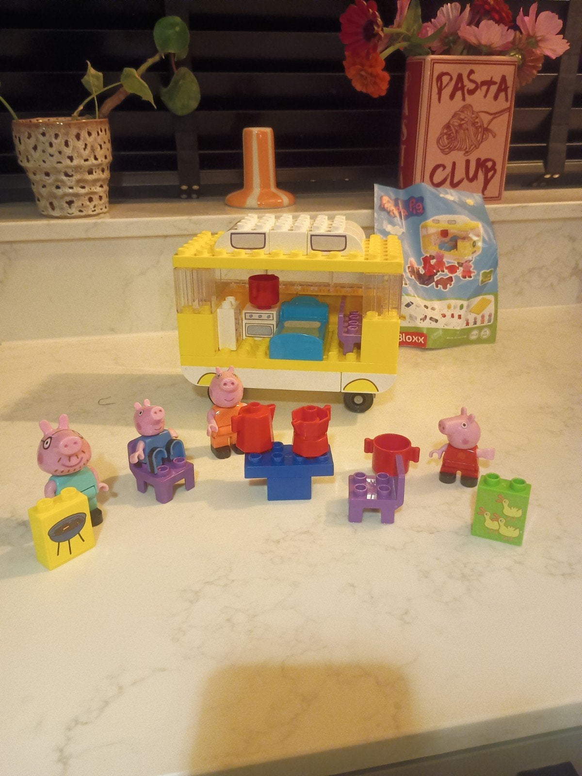 Peppa Pig Bloxx Camper met figuren en accessoires, Ophalen of Verzenden, Zo goed als nieuw, Overige merken