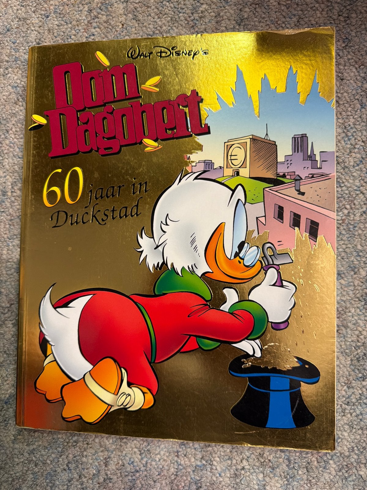 Donald Duck: Oom Dagobert 60 jaar in Duckstad, Boeken, Stripboeken, Eén stripboek, Ophalen of Verzenden, Zo goed als nieuw