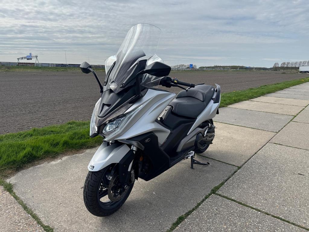 Kymco AK550 uit 2017, 11590 km handvatverwarming, Fietsen en Brommers, Scooters | Kymco, Gebruikt, Overige modellen, Benzine, Ophalen