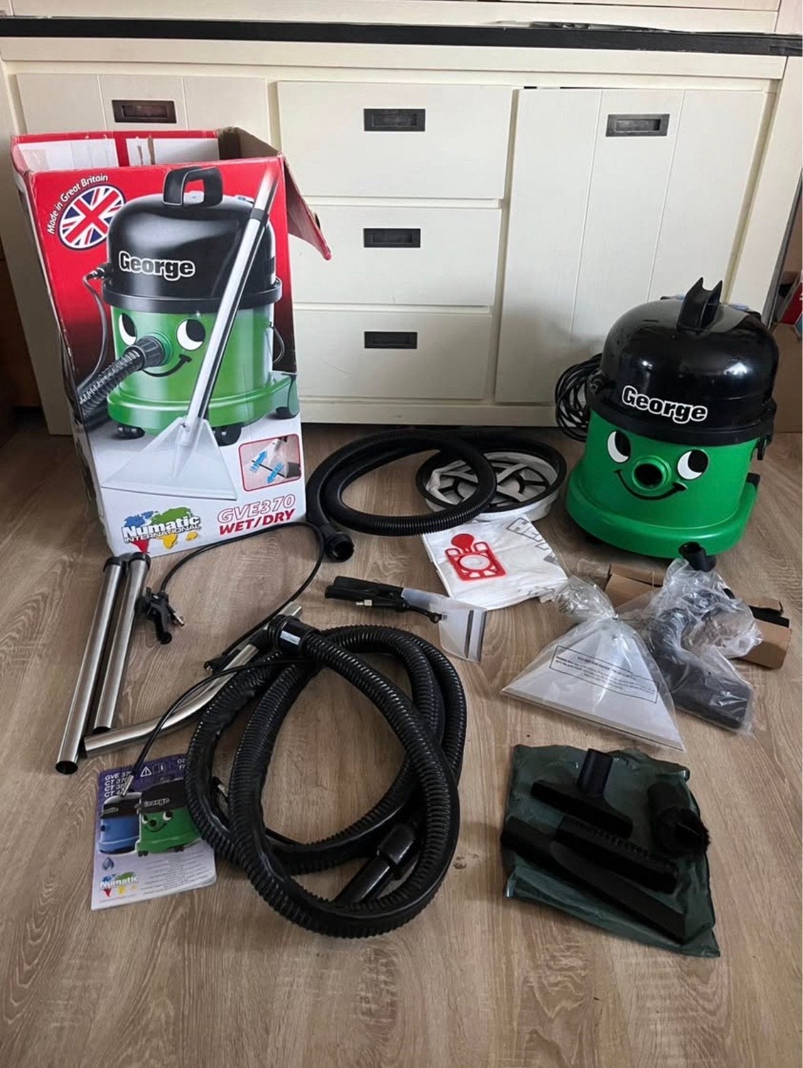 Numatic George stof- waterstofzuiger, enkele keren gebruikt, Inclusief accessoires, Numatic, Zo goed als nieuw, Ophalen