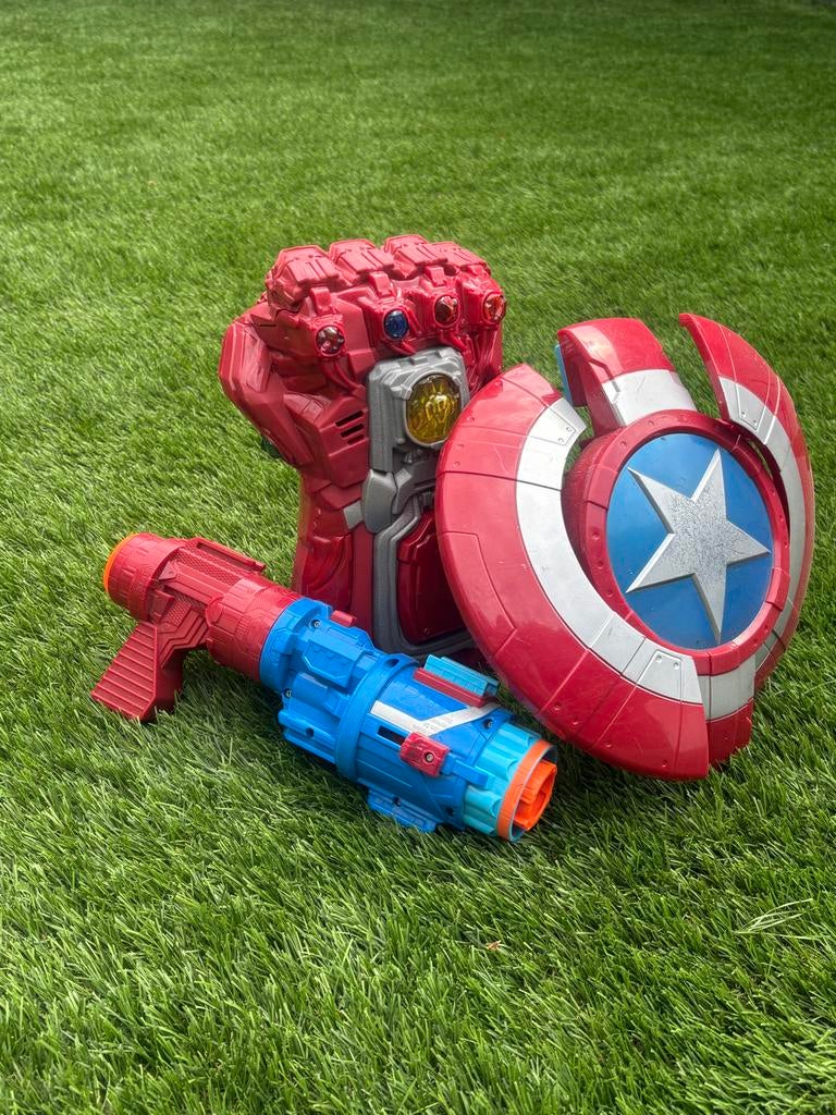 Captain America Schild en Vuist - Gebruikt, Ophalen of Verzenden, Gebruikt