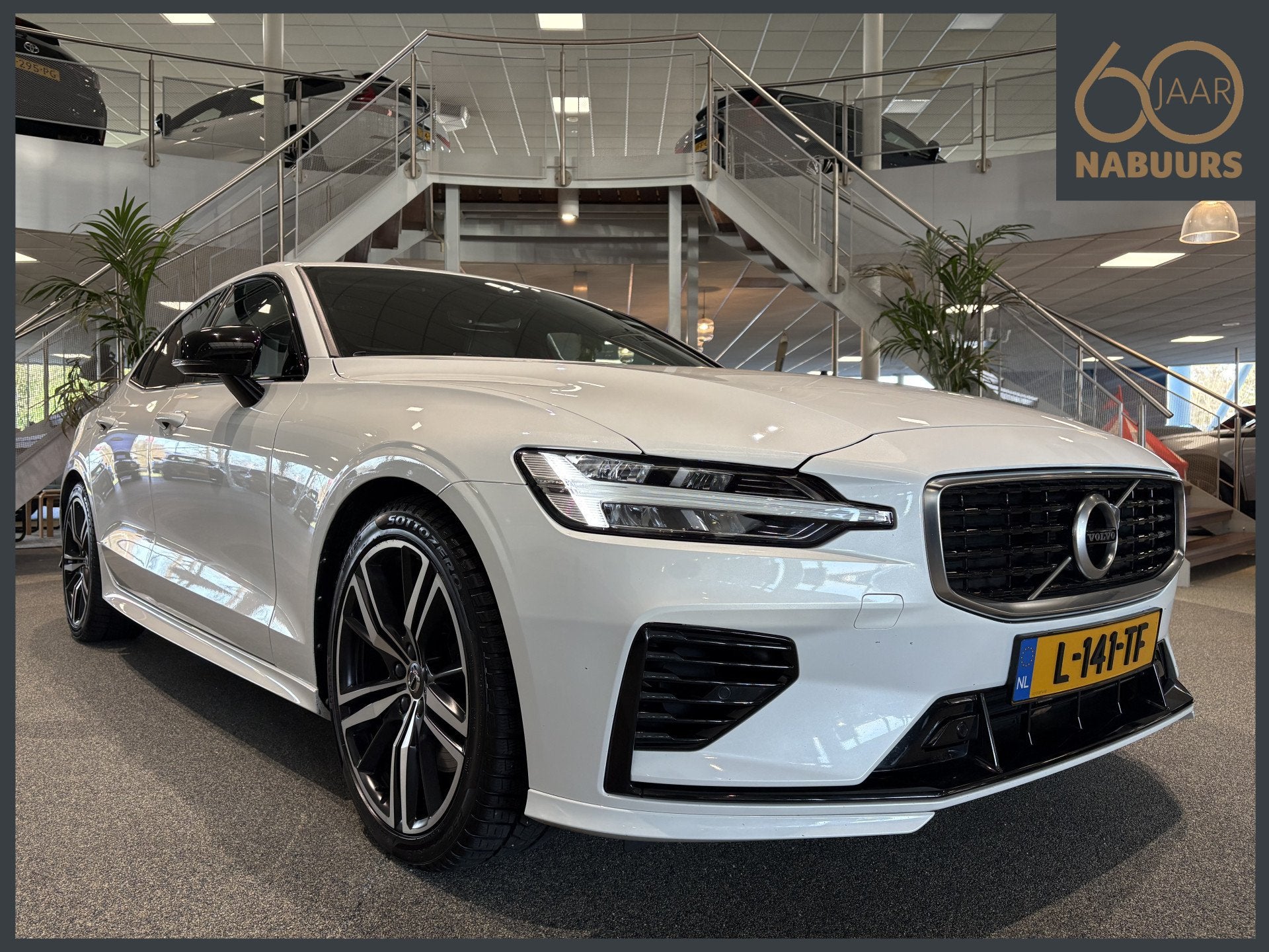 Volvo S60 2.0 T6 AWD Twin Engine R-Design NL auto, Trekhaak,, Auto's, Automaat, 12 maanden, Gebruikt, Euro 6