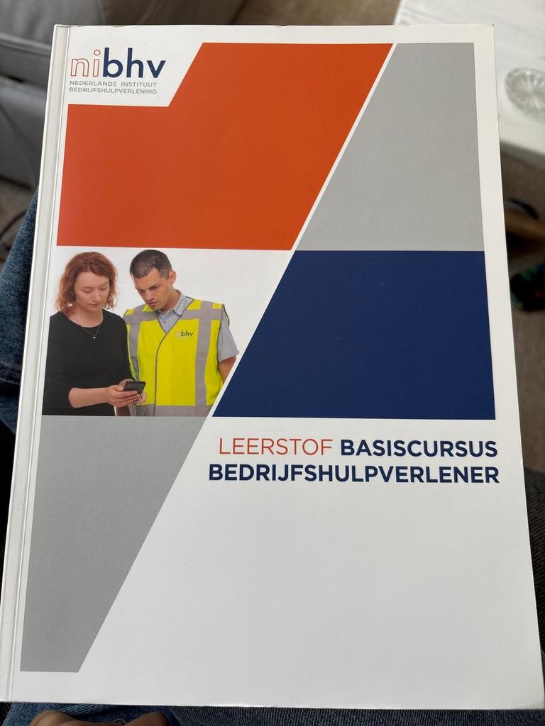 Leerboek Basiscus Bedrijfshulpverlener (BHV) - NIBHV, Ophalen of Verzenden, Gamma, Zo goed als nieuw, Overige niveaus