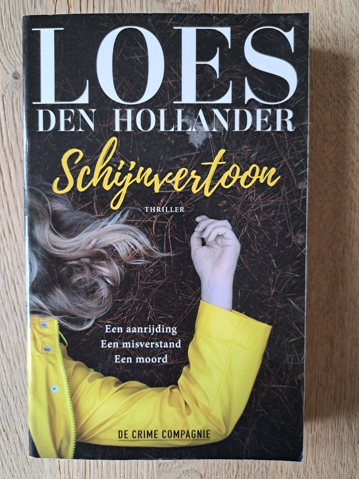 Schijnvertoon - Loes den Hollander (Thriller), Boeken, Ophalen of Verzenden, Zo goed als nieuw, Loes den Hollander, Nederland