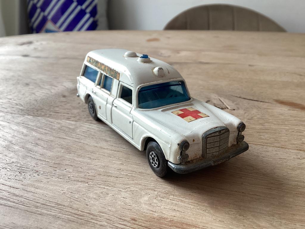 Matchbox Speed Kings K-28 Mercedes Benz Binz Ambulance, Ophalen of Verzenden, Gebruikt, Auto, Matchbox